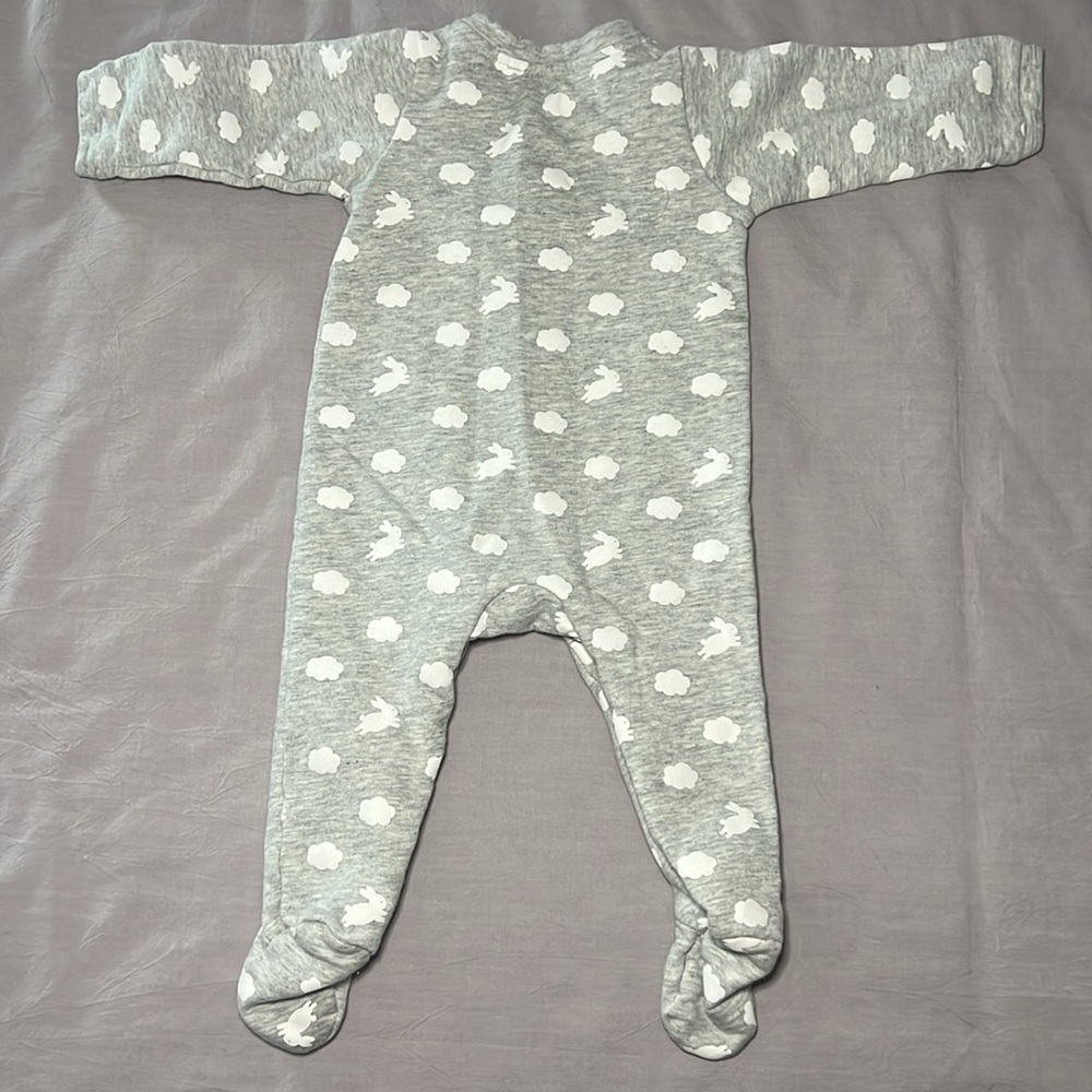 Jacadi Grey Baby Onesie, 6M - Picture 6 of 8